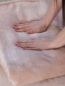 Koc pluszowy na fotel kosmetyczny - beżowy 110x180cm