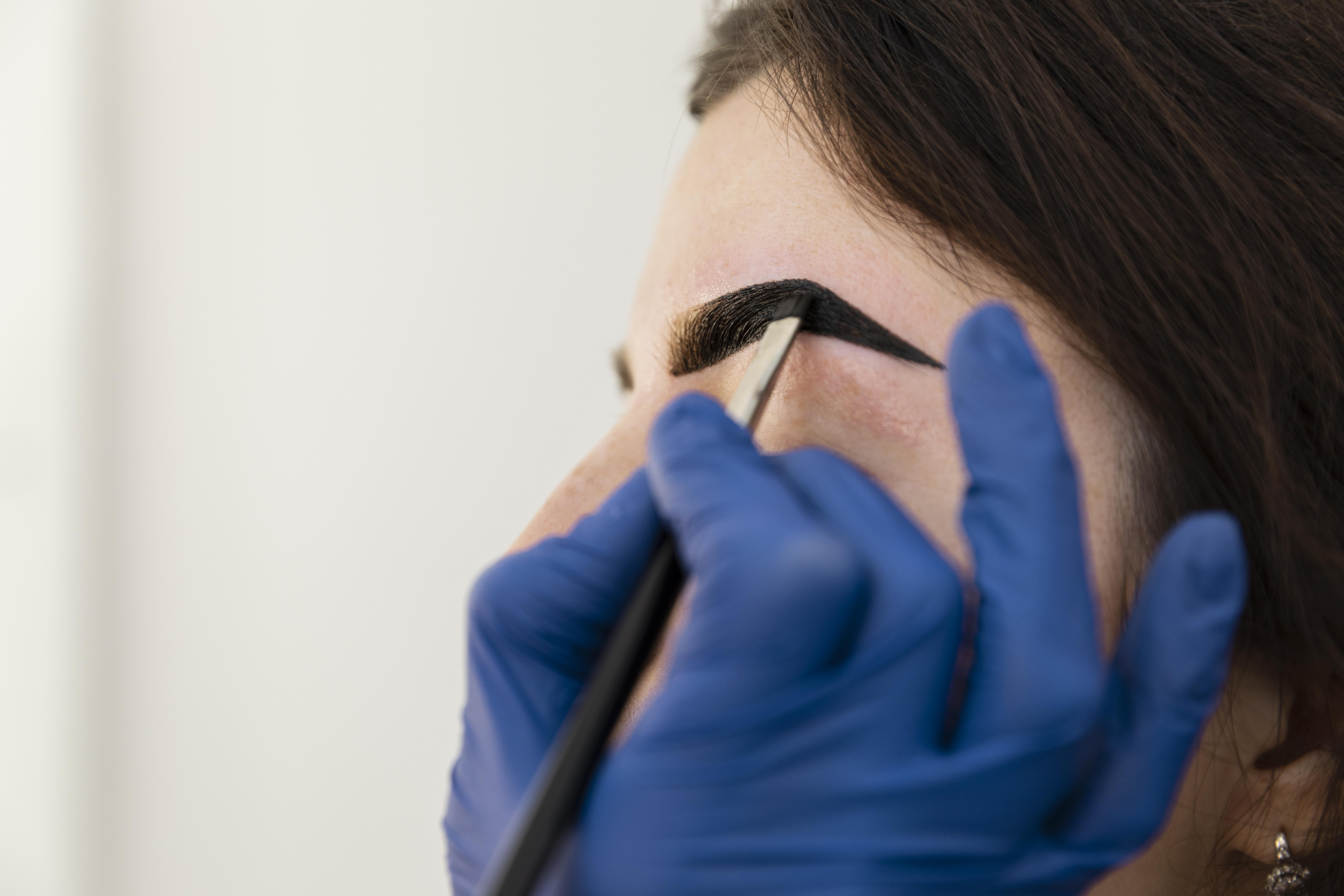 Najczęstsze błędy przy hennie brwi