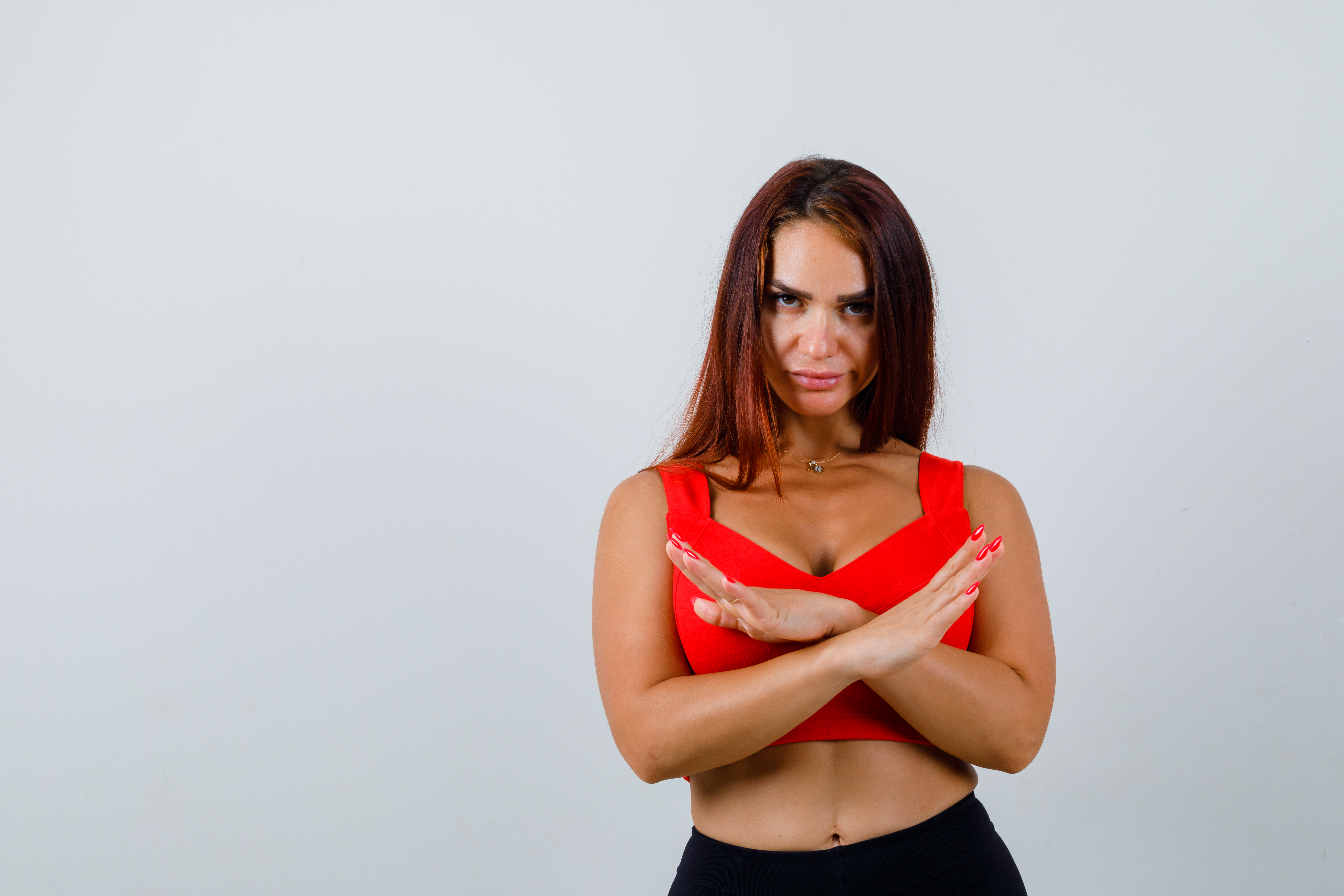 Rozstępy na biuście – dlaczego powstają?